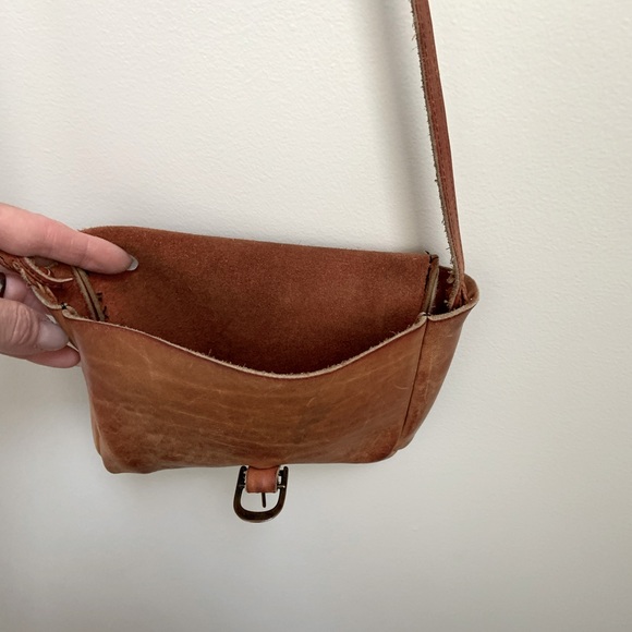 Vintage, warm brown leather crossbody bag in XS - Picture 6 of 10